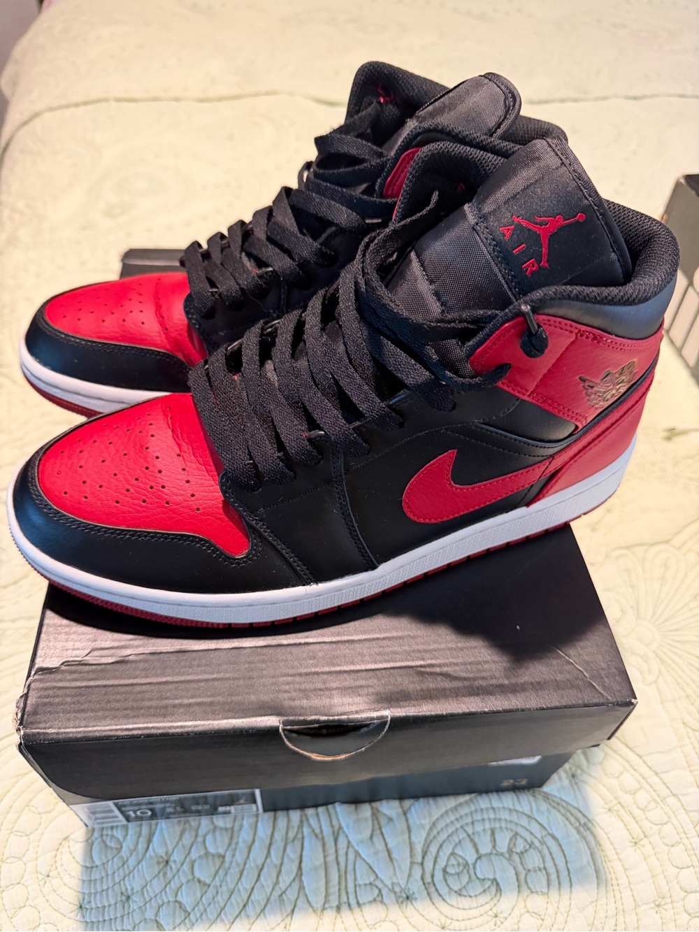 Air Jordan 1 mid banned /Angelus painted eye stays